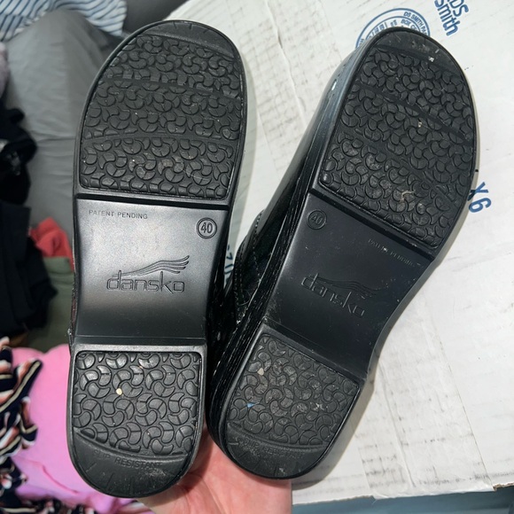 Women’s Dansko clogs size 40 - Picture 2 of 3